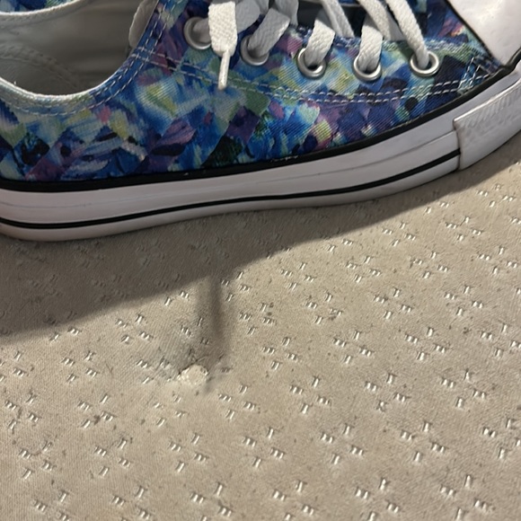 Converse women’s tennis shoes - Picture 5 of 5